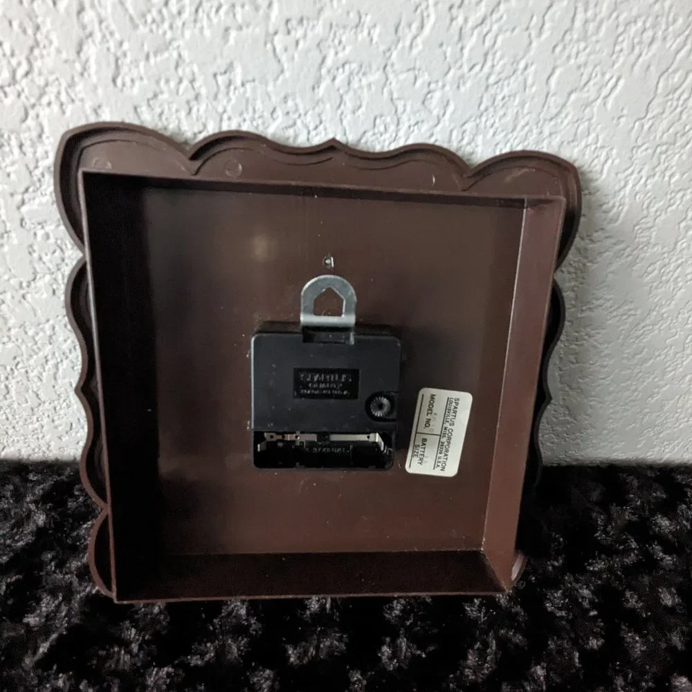 Vintage Spartus Quartz Faux Wood Wall Clock
